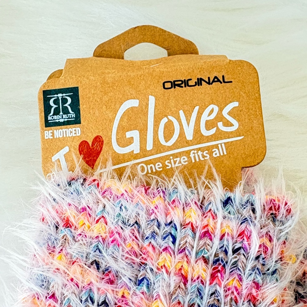 Robin Ruth Michigan Fuzzy Gloves‎ - Picture 6 of 7
